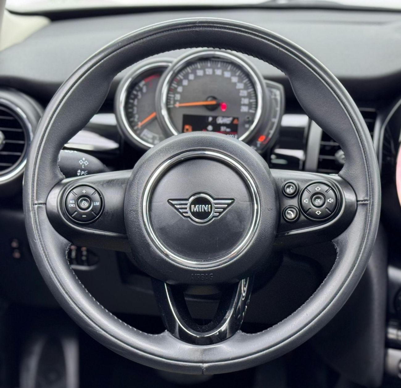 Mini Cooper Std 1.5L (4 Seater) 2020 Mini Cooper, Warranty, 2025 Mini Service Pack, Low Kms, GCC