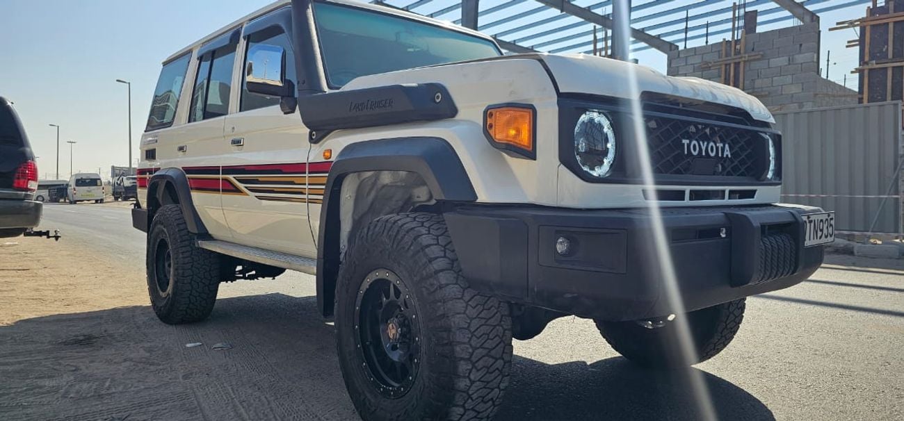 تويوتا لاند كروزر 70 LX-Hardtop-RHD-4.5L-Diesel-1VD-V8 Cylinder-Manual-7 Seats-5 Doors