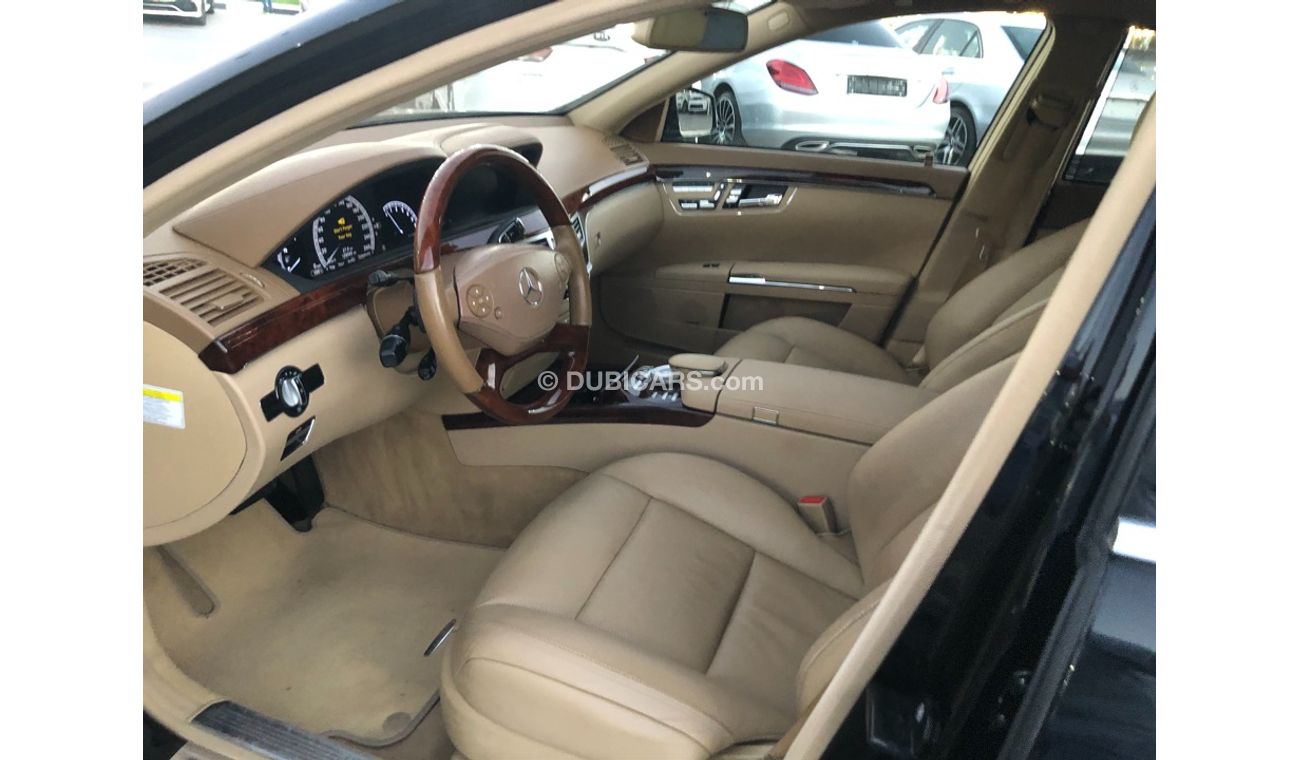 مرسيدس بنز S 550 موديل 2010 حاله ممتازه من الداخل والخارج فل مواصفات كراسي جلد ومثبت سرعه وتحكم كهربي كامل ونظام صوت