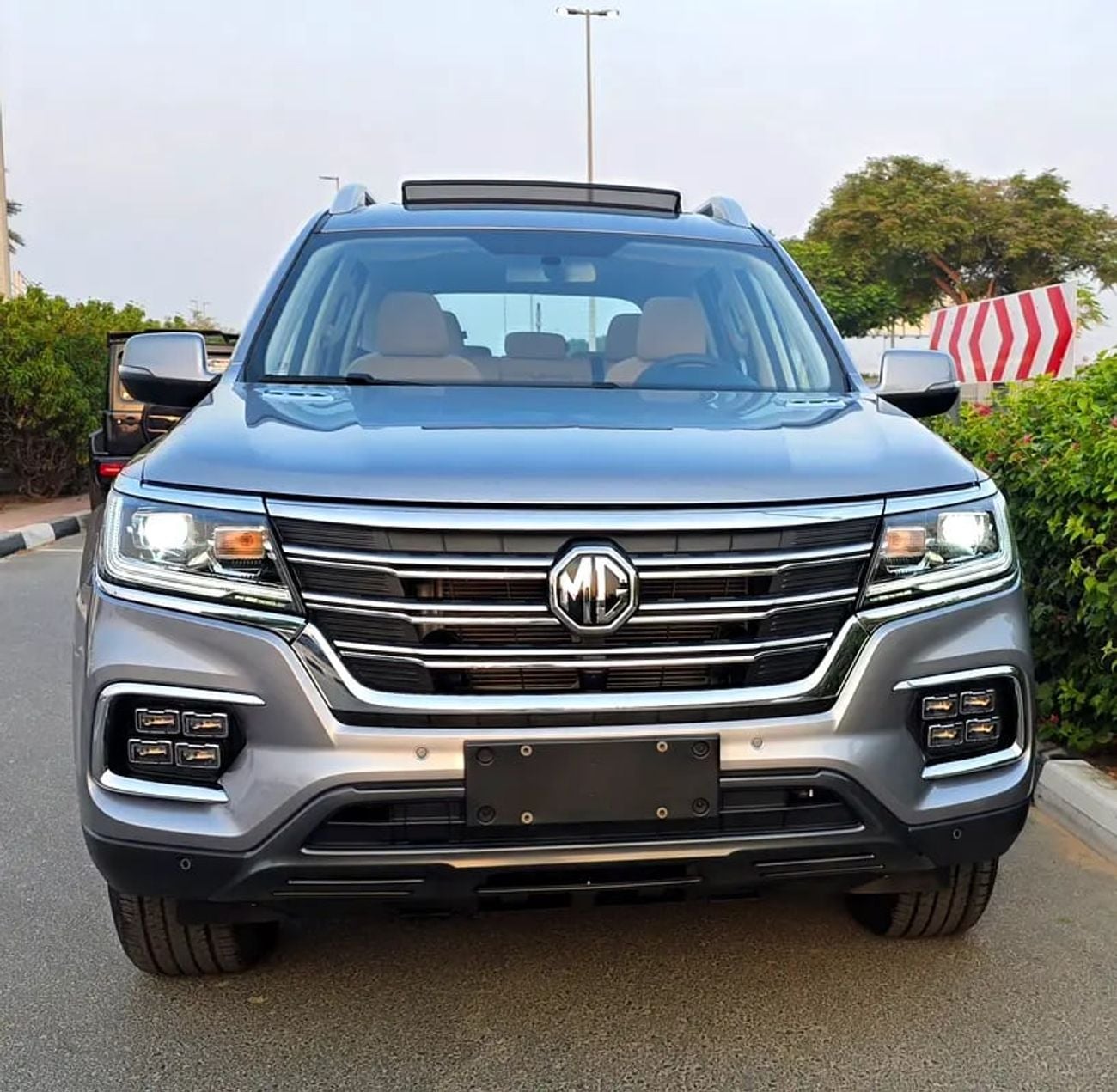أم جي RX8 GCC Specs | 7-Seater Luxury SUV | Brand Condition