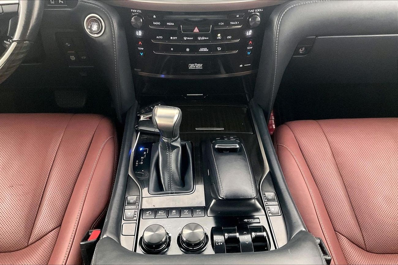 لكزس LX 570 Platinum | National Day Celebration | شامل الضمان | 0 ﺪﻔﻋﺓ ﺃﻮﻟﻯ