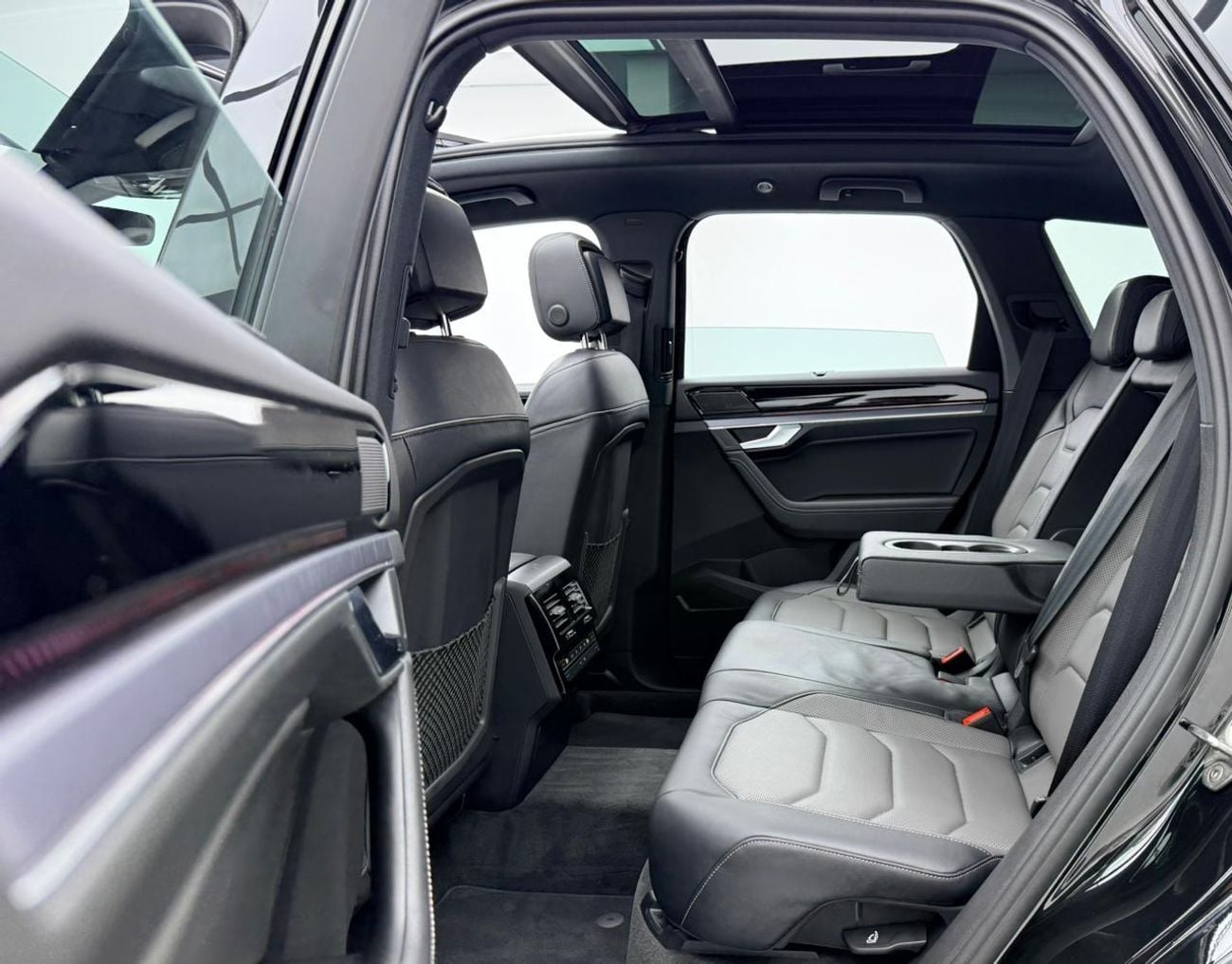فولكس واجن طوارق  2024 Volkswagen Touareg, 2029 VW Warranty + Service Pack, Full VW Service History, GCC