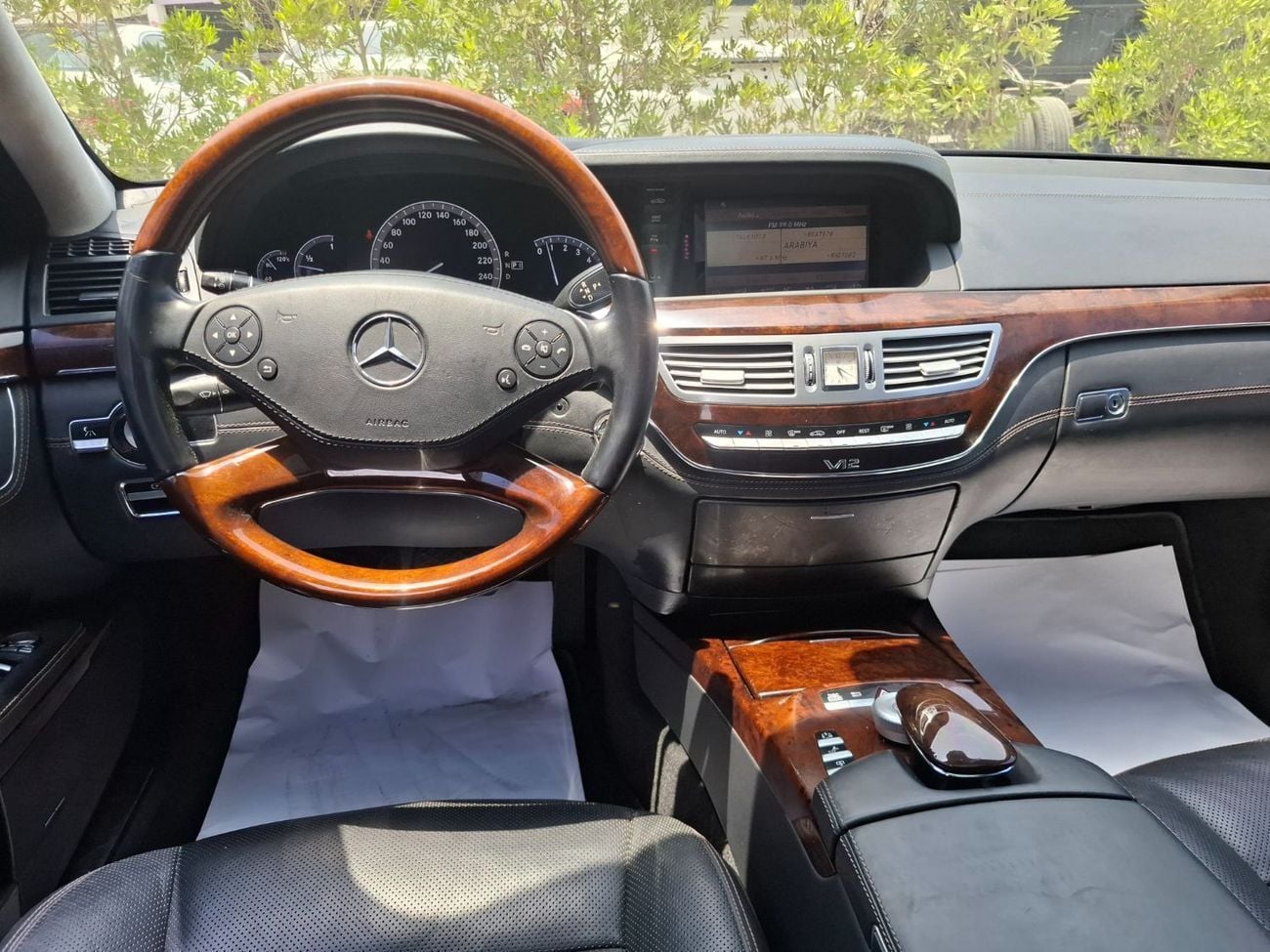Mercedes Benz S600 Std 5.5L Mercedes-Benz S600 2012 full option