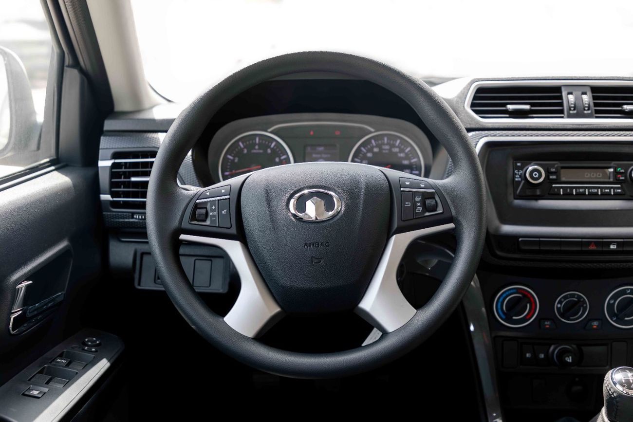 جريت وول وينغل 2026 Greatwall Wingle 5 4X2 Luxury 2.4L - Manual - Titanium White Inside Black | Export Price