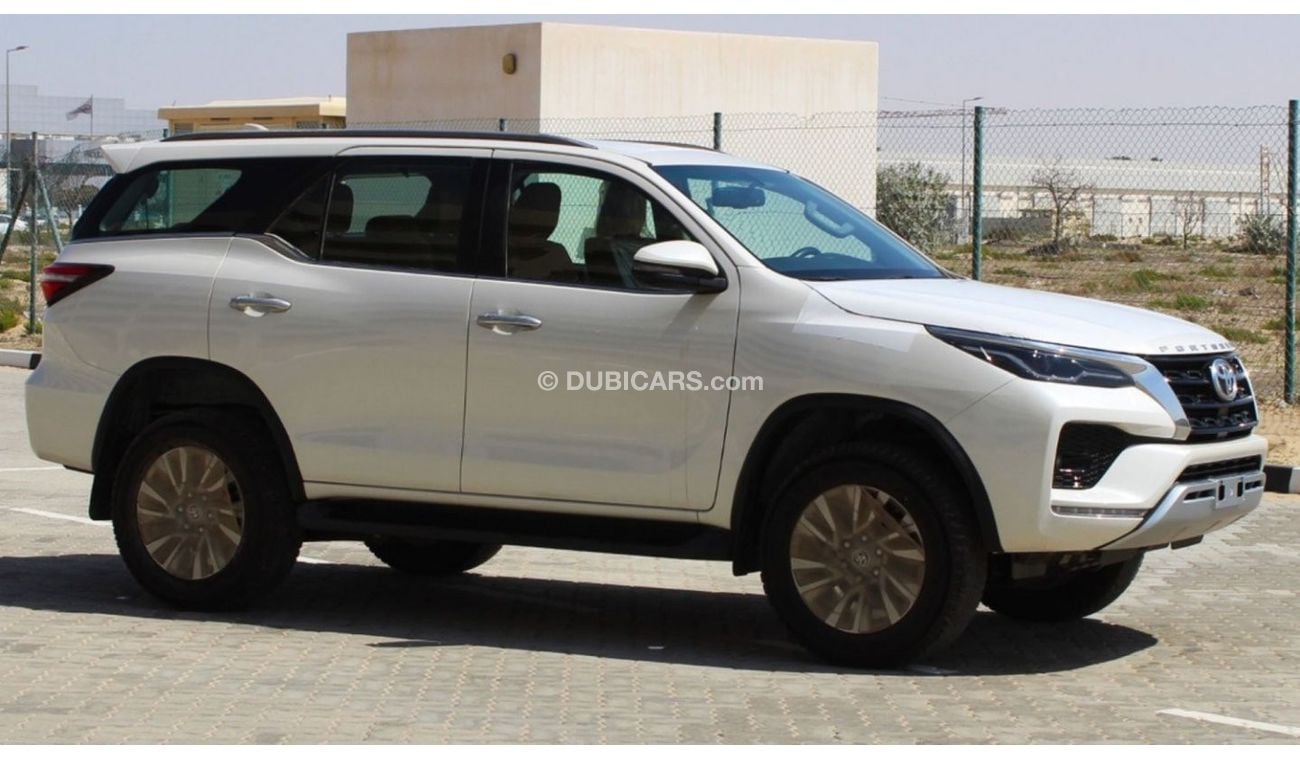 Toyota Fortuner Технические особенности РАЗМЕРЫ Дx Шx В (мм) 4795 X 1855 X 1835 КОЛЕСНАЯ БАЗА (мм)2745 ДОРОЖНЫЙ ПРОС