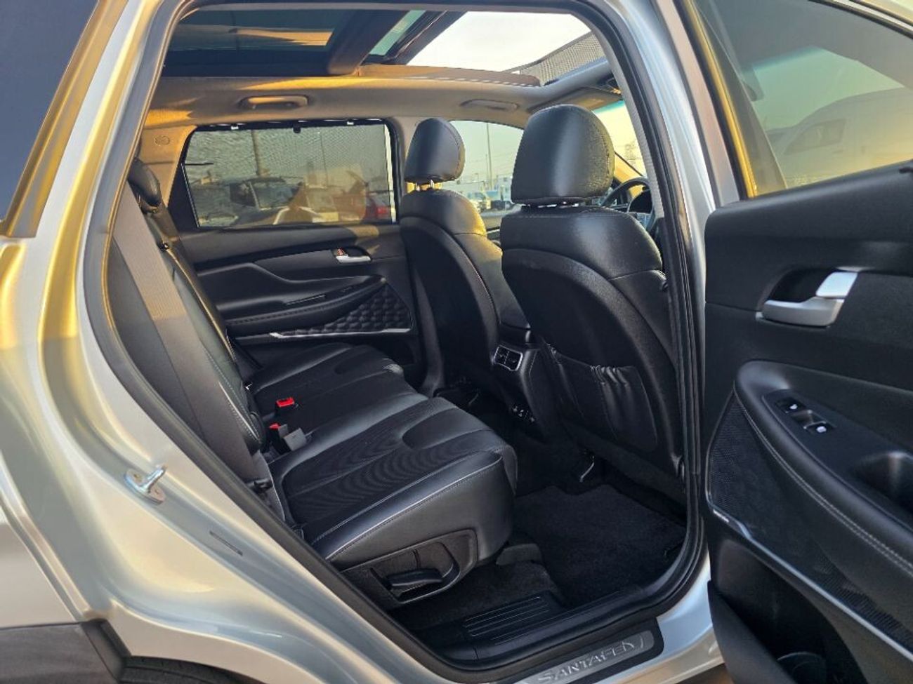 هيونداي سانتا في 2021 Model Limited Edition Paranomic roof, 360 camera,  Push button and Trunk automatic