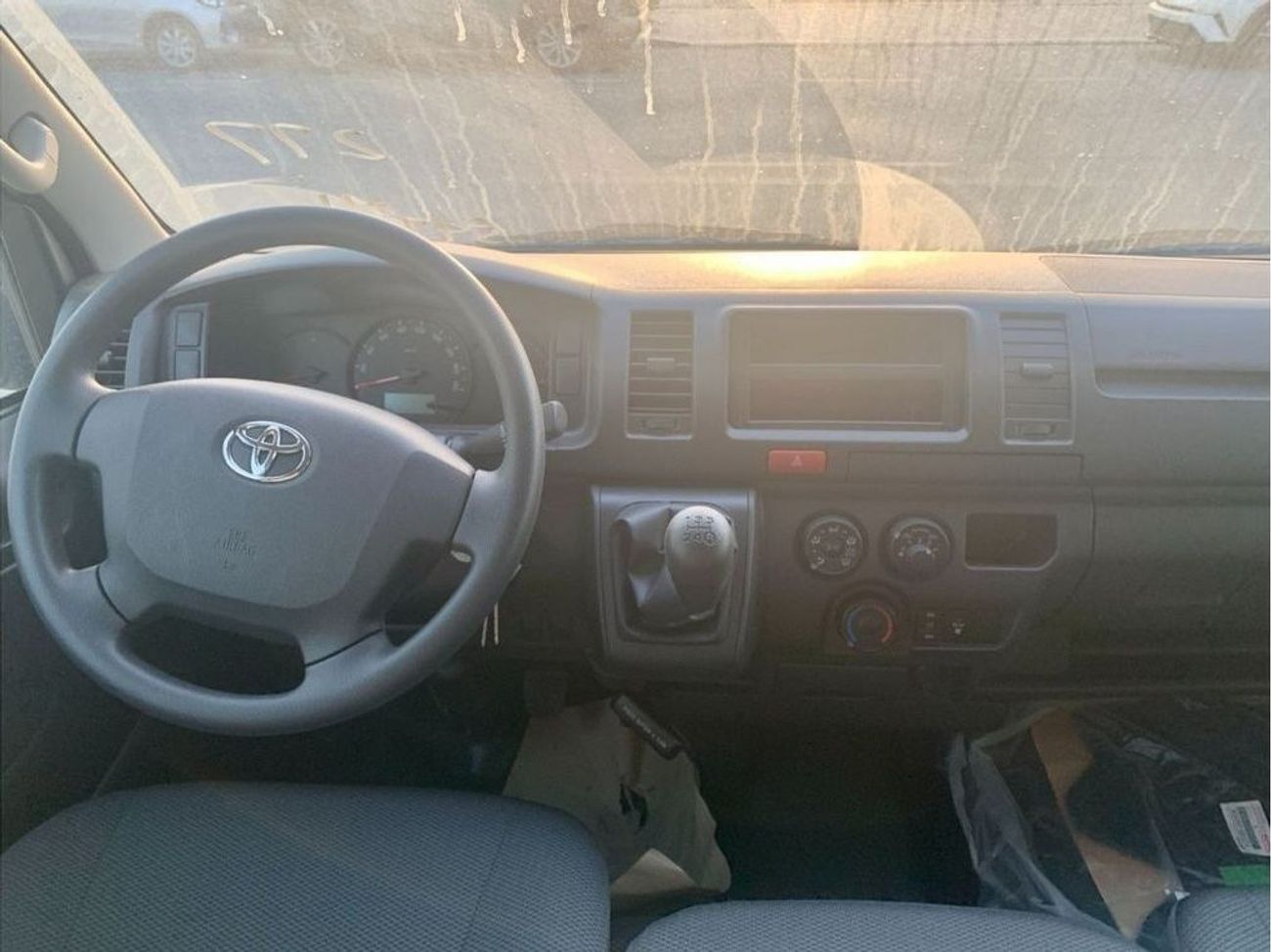 Toyota Hiace 2500cc DSL AIRBAGS + ABS 15 SEATER 2023MY