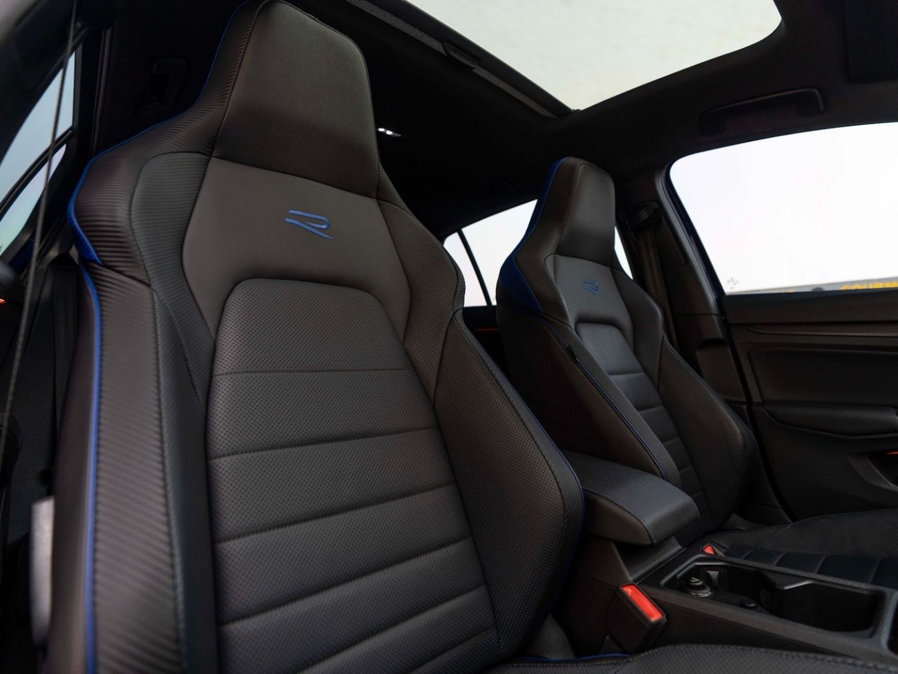 Volkswagen Golf R Base 2.0T