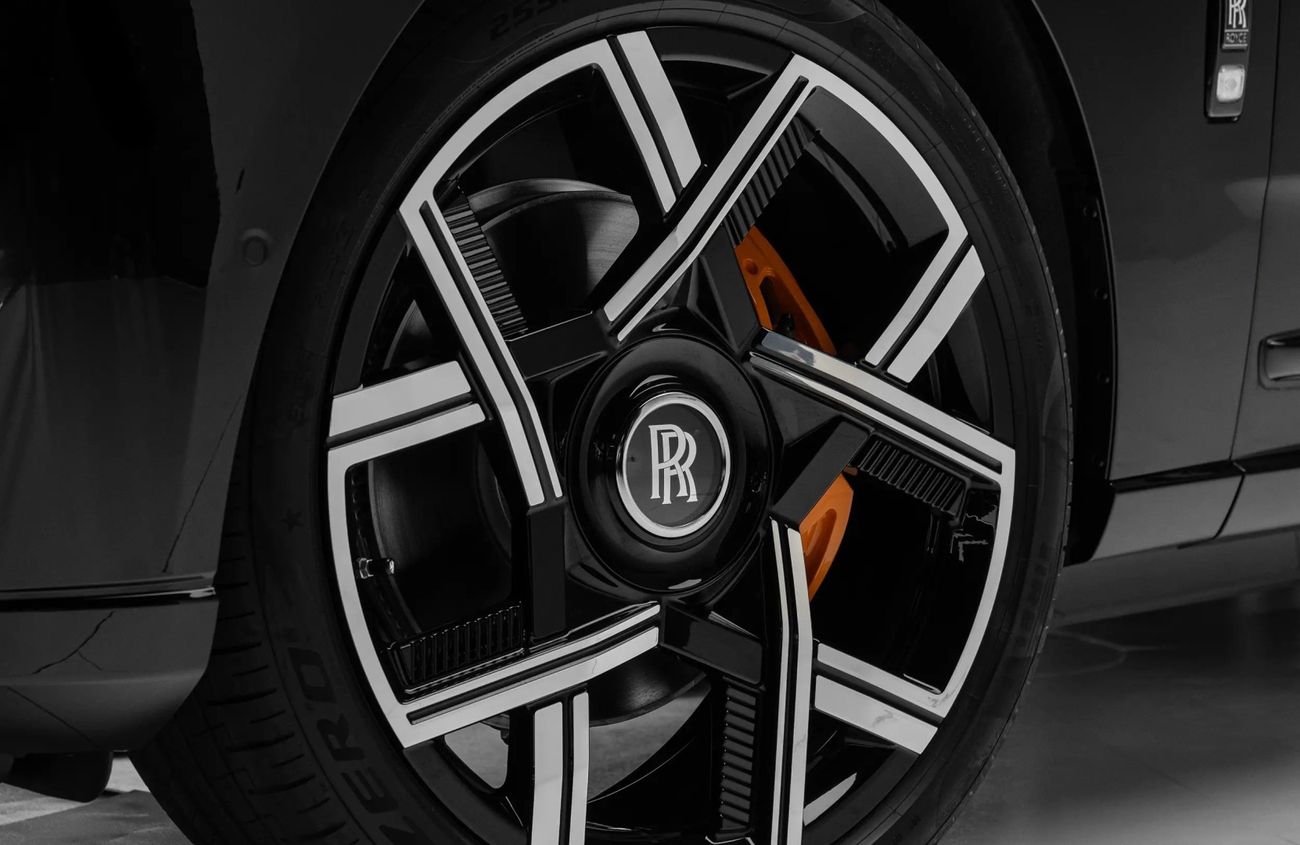 Rolls-Royce Cullinan 6.75 L V-12 Twin-Turbocharged Engine