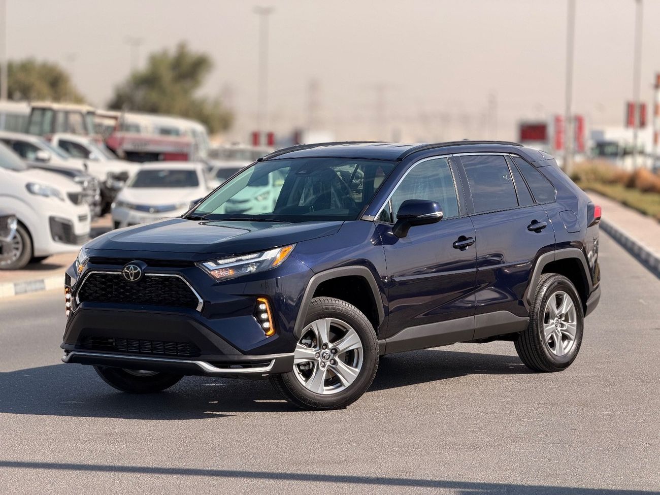 Toyota RAV4 XLE 2.5 L AWD leather seats, push start 2024