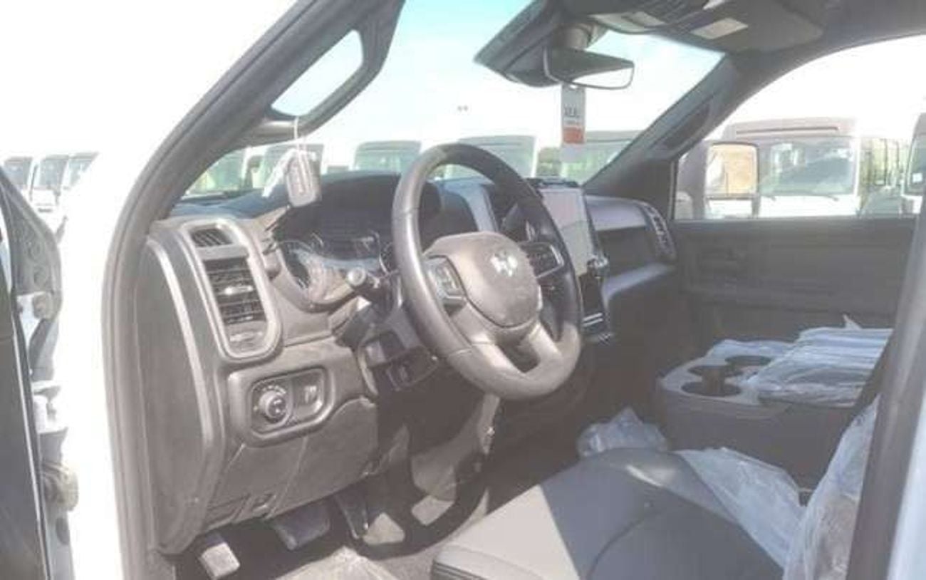 رام 2500 Ram 2500 Crew Cab Tradesman 6.4L 4WD (5-Seater)
