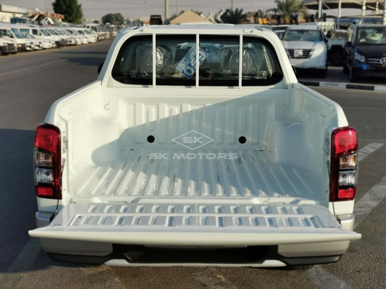 Mitsubishi L200 GLX, 2.4L Diesel, M/T, 4WD, CD Player, Front A/C, (Code # MLP07)