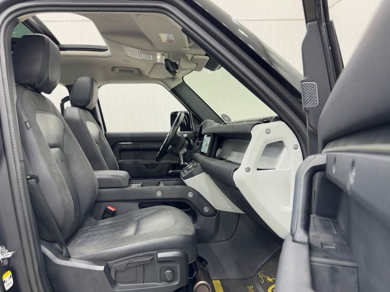 لاند روفر ديفندر 110 S P300 2.0L 2021 Land Rover Defender P300 S 110, Feb 2026 Land Rover Warranty, GCC