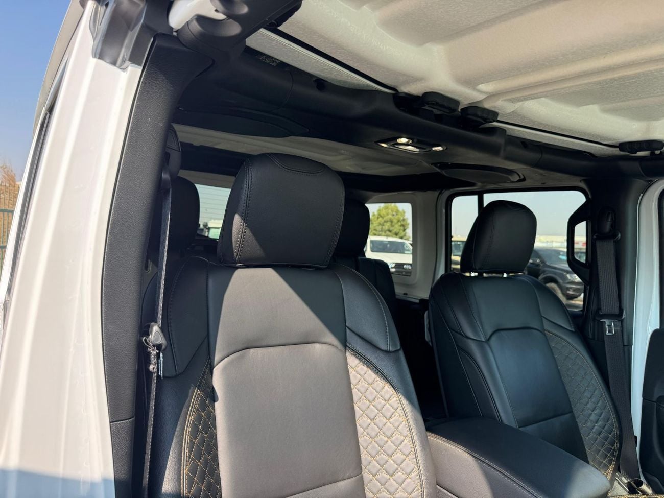 جيب رانجلر Wrangler 4XE 2.0L Turbo PHEV 2023 UAE Price @ 143,000 AED