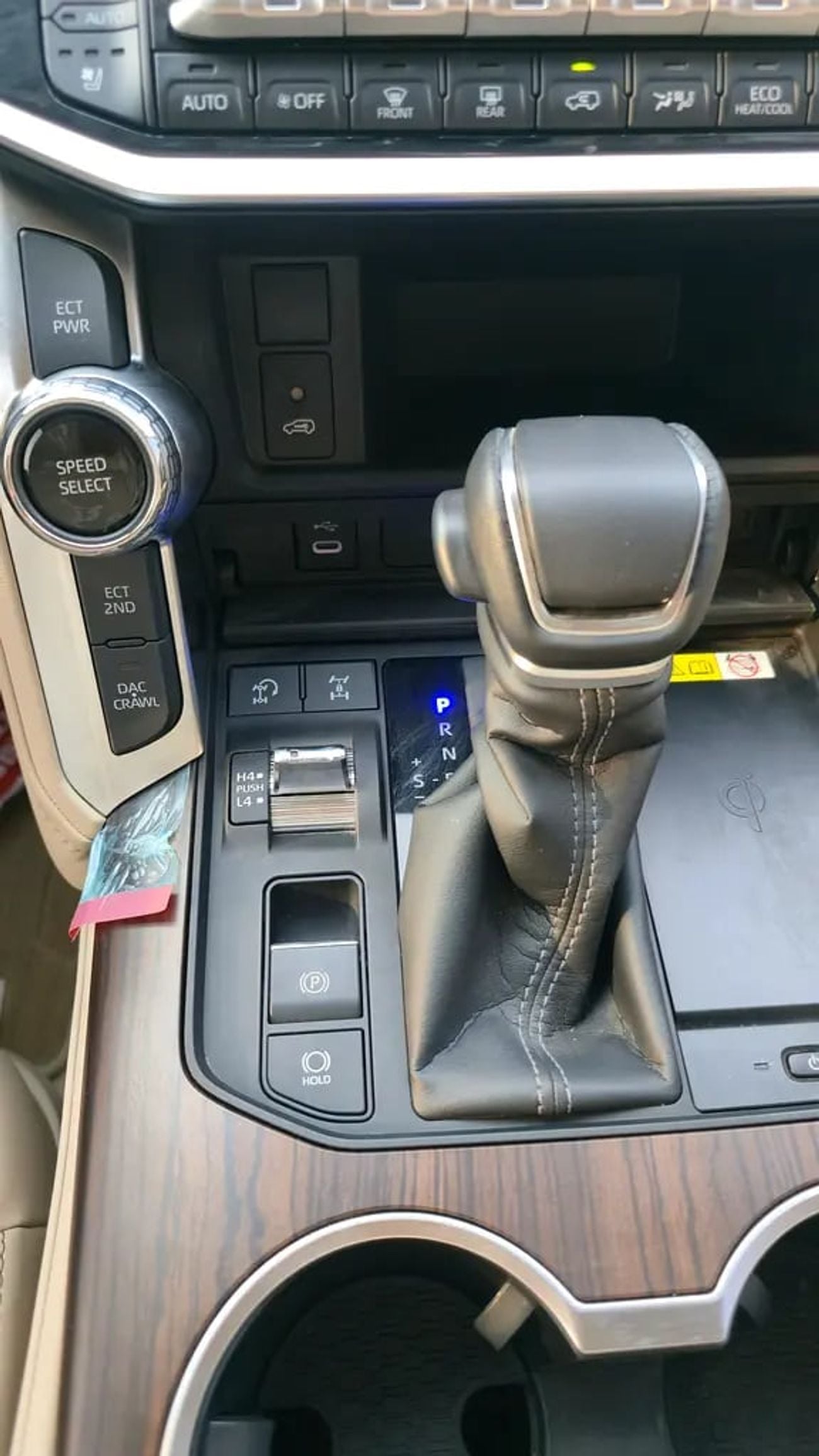 Toyota Land Cruiser GXR GCC Specs