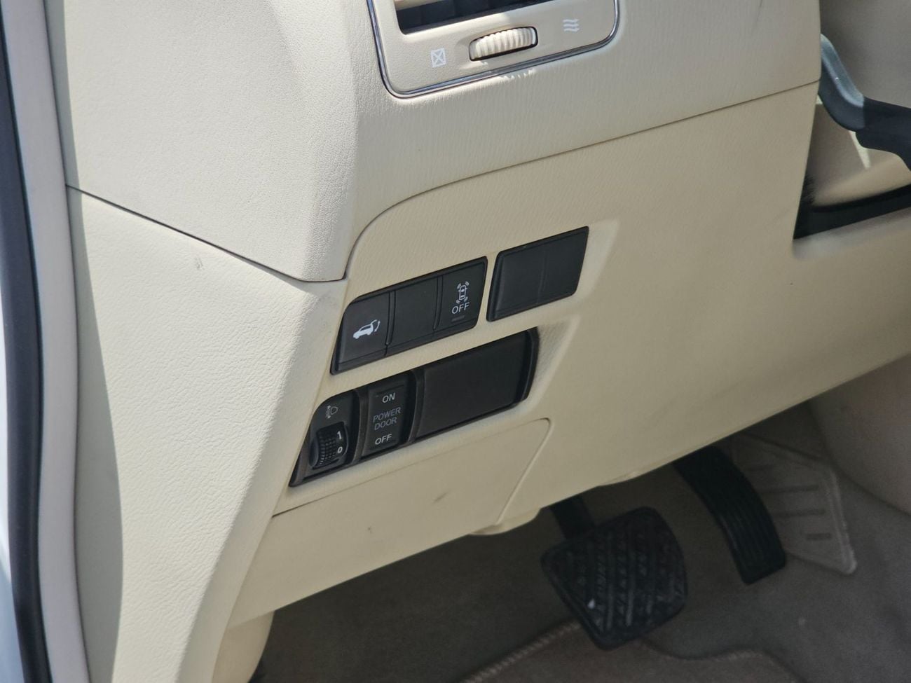 نيسان باترول SE T2 LEATHER