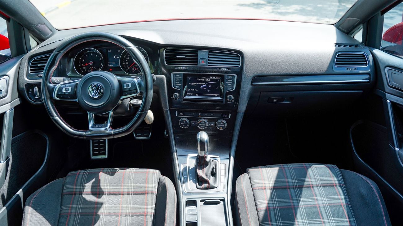 Volkswagen Golf GTI P1 2.0L (220 HP)