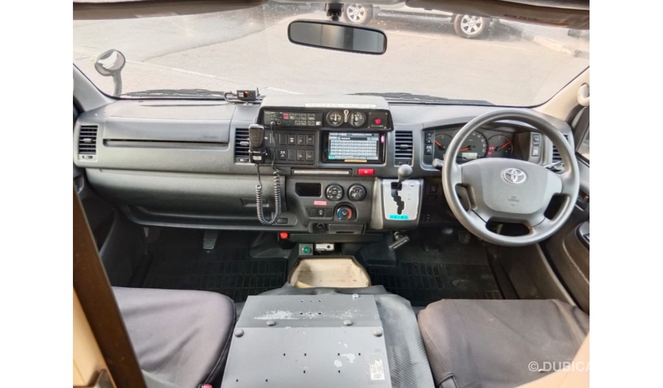 Toyota Hiace TOYOTA HIACE AMBULANCE RIGHT HAND DRIVE (PM1566)
