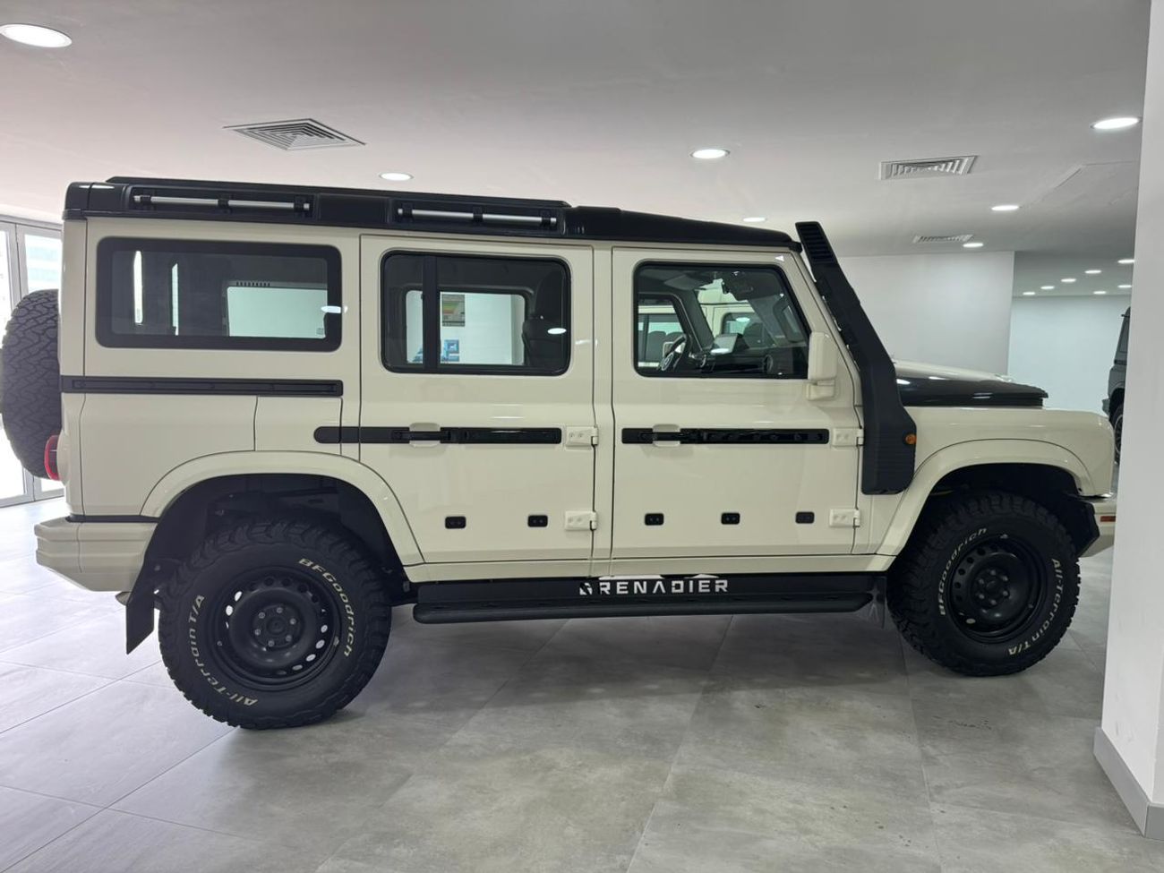 INEOS Grenadier 3.0L PETROL WITH BMW ENGINE AUTOMATIC TRANSMISSION ( FOR RE-EXPORT ONLY )