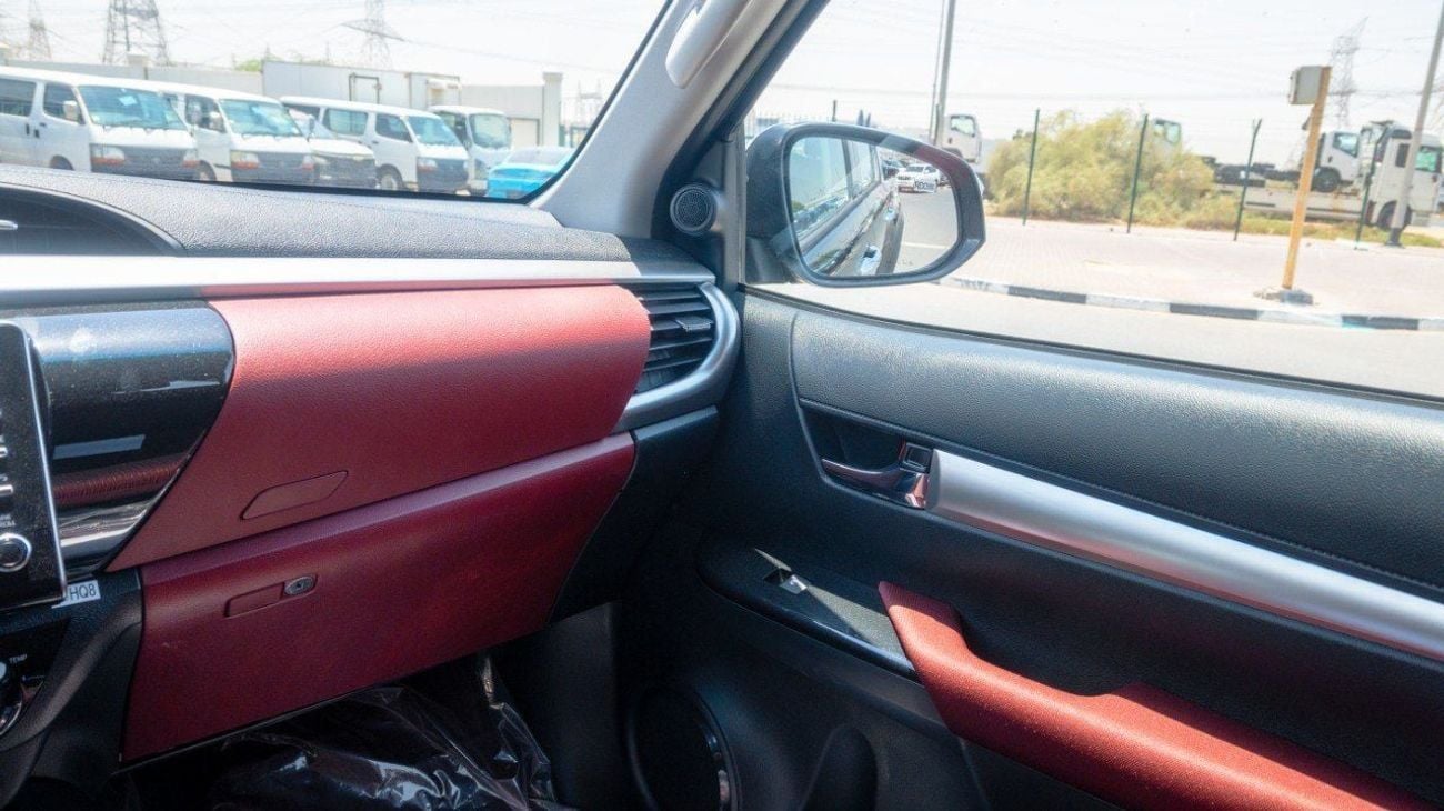 تويوتا هيلوكس SR5 4.0L Petrol 6 Cylinder