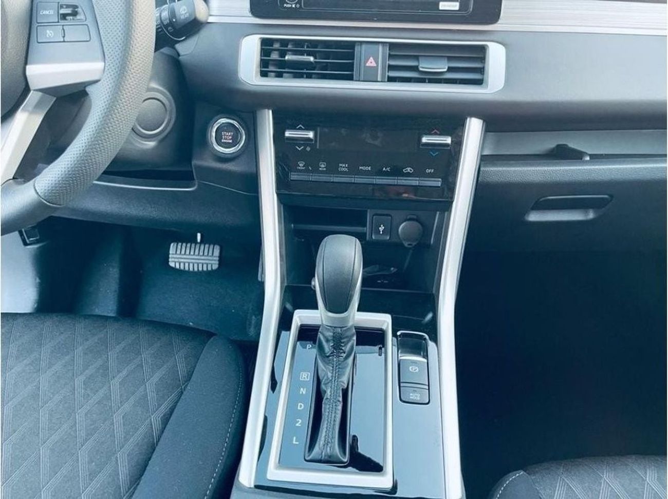 ميتسوبيشي إكسباندر MITSUBISHI XPANDER PREMIUM 1.5L 2024 MODEL 7 SEATS 59000 AED FOR EXPORT PRICE