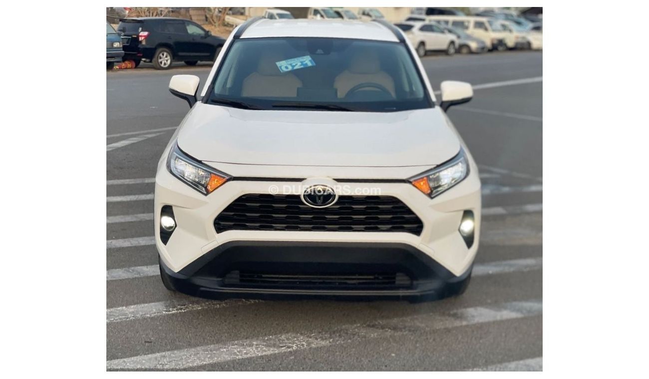 Toyota RAV4 2020 Toyota RAV4 XLE 2.5L V4 -