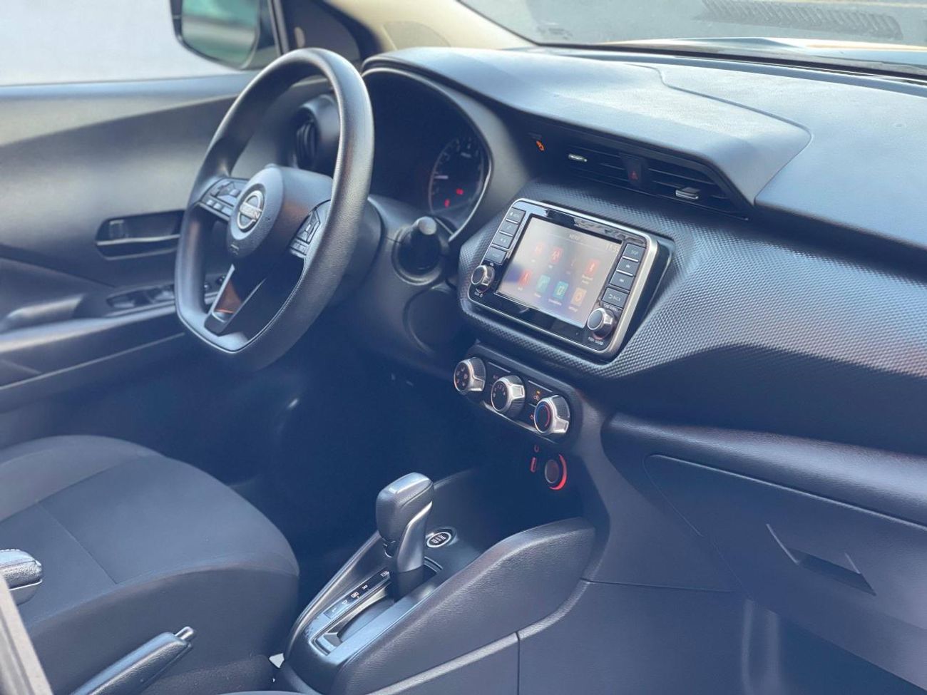 نيسان كيكس SV / 1.6 لتر V4 / رادار / مساعدة على الطريق / جنوط / شاشة كبيرة / في حالة ممتازة