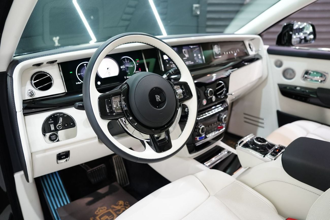 Rolls-Royce Phantom EWB 6.8L Executive Rear Seats w/ Entertainment Display, Bespoke Audio, Dealer Warr + Serv!!