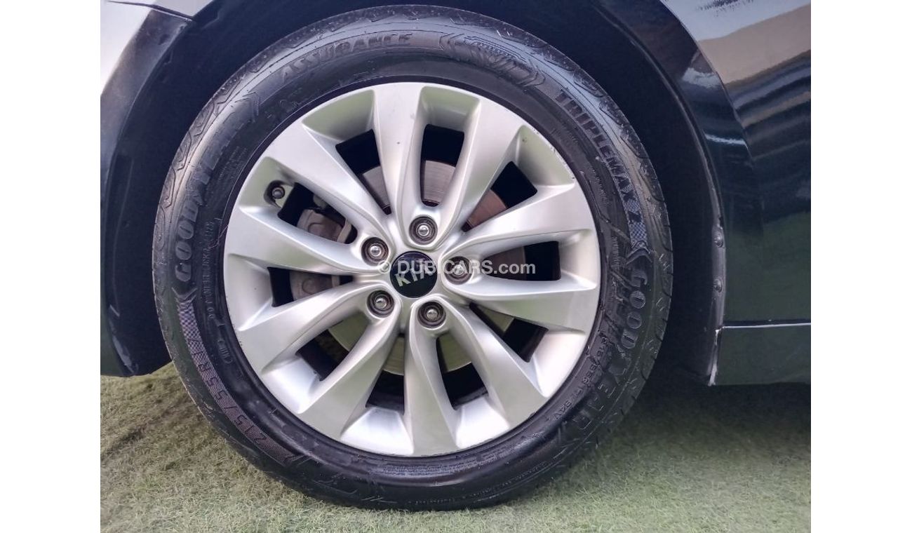 كيا أوبتيما وارد2016 رقم 2 رنجات  حساسات رنجات ومثبت سرعه وكاميرا خلفيه لاتحتاج الي مصاريف بحالة ممتازة