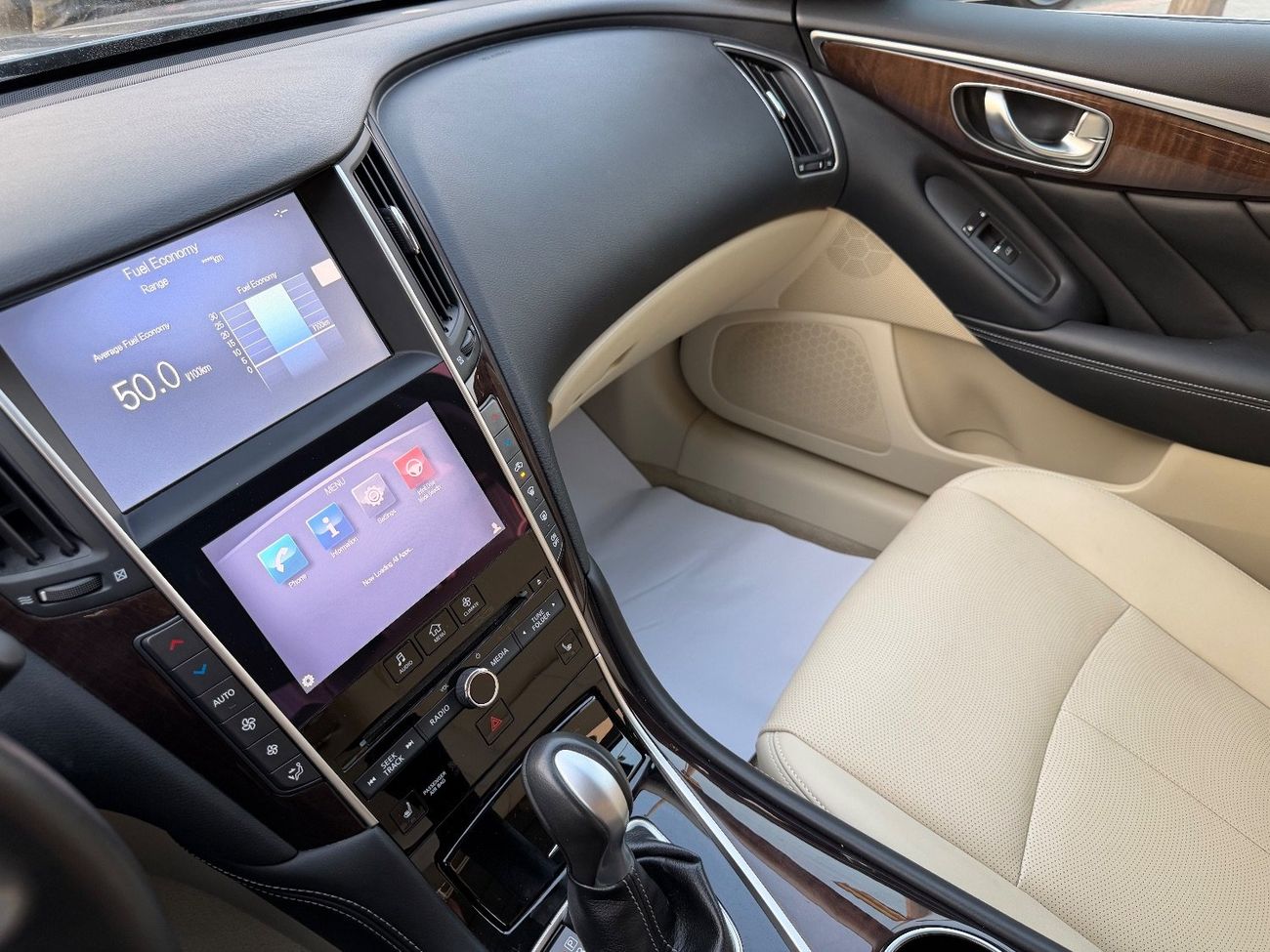 Infiniti Q50 Premium 3.7L