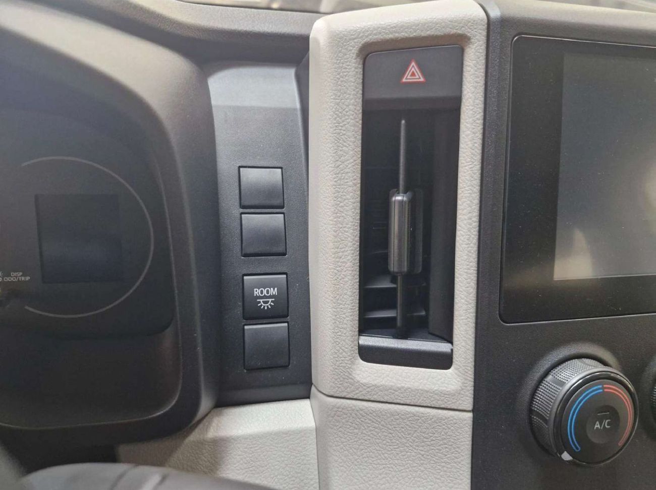 Toyota Hiace HIGH-ROOF, 3.5L V6, 24-VALVE DOHC, VVT-AT 2026 MODEL