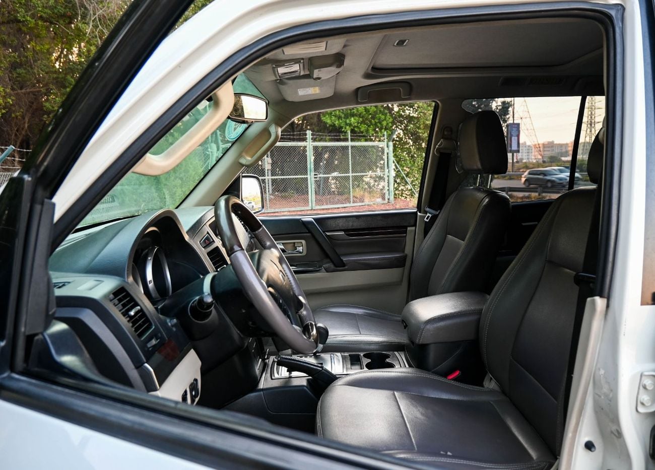 Mitsubishi Pajero 2014 Mitsubishi Pajero, Gulf specification, excellent condition, GLS Midline