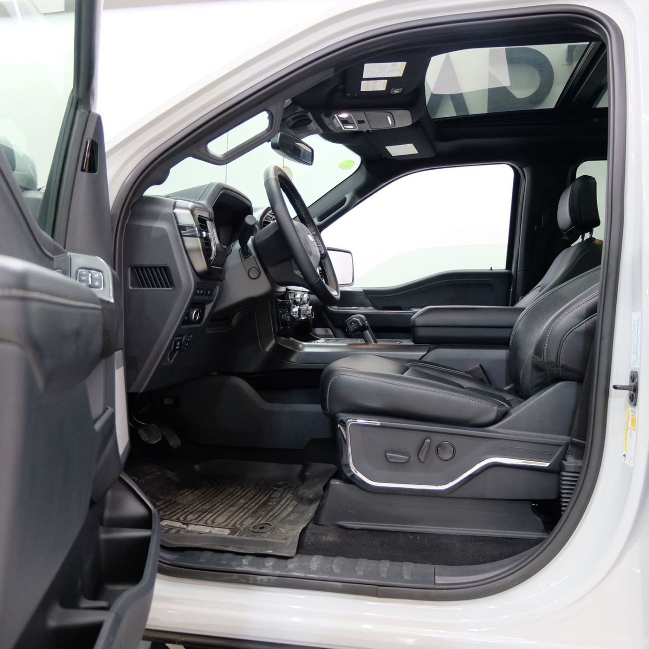 Ford F 150 Lariat 3.5L Ford F-150 Lariat 2024 Hybrid 4WD – Gray | Black Interior | Canadian Specs