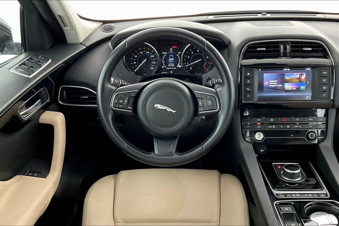 Jaguar F-PACE Pure