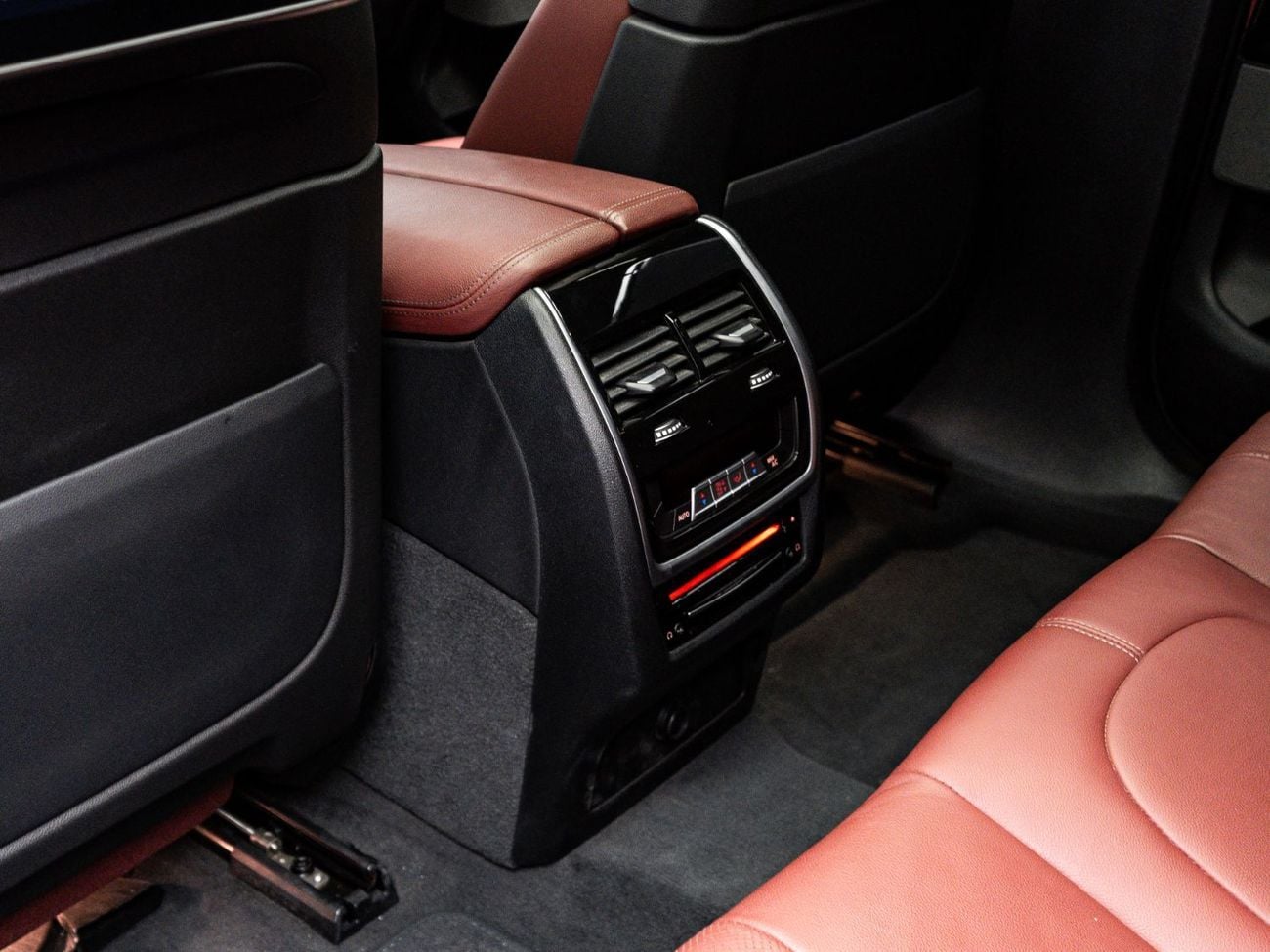 BMW X6 M50i 4.4L Exclusive Extended Eid Offer - Limited Time Only! 2027 BMW Warranty + Service, GCC