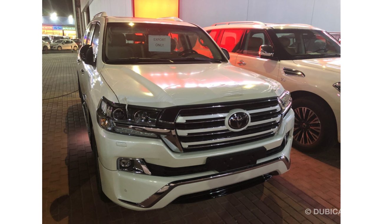 Toyota Land Cruiser GXR V8 WHITE EDITION