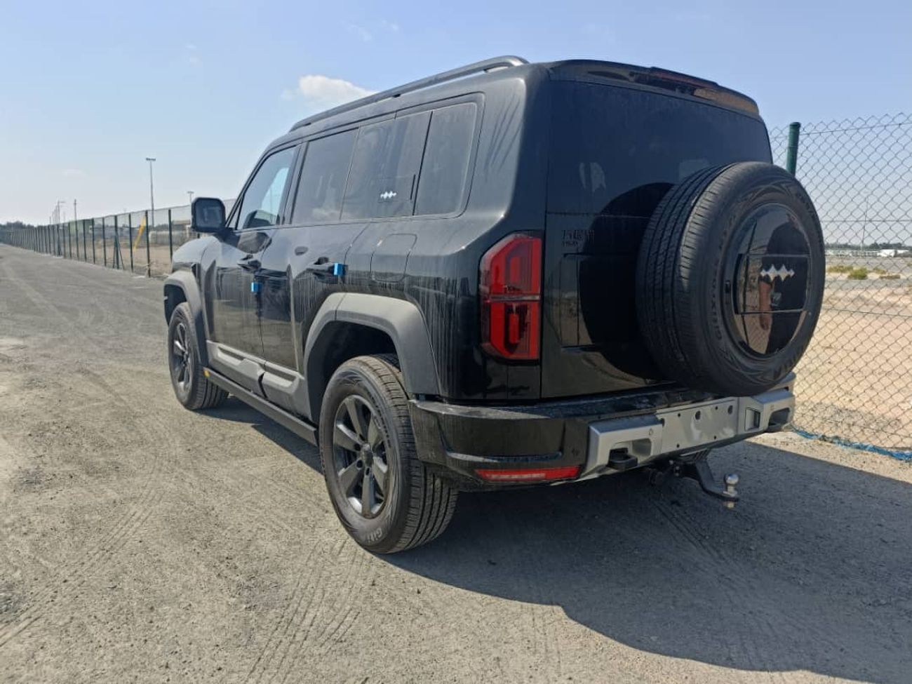 BYD Leopard 5 black-orange Long-Range Battery version