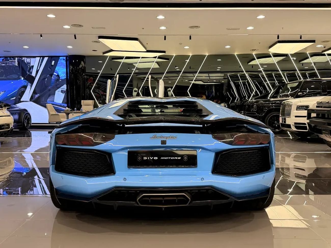 لامبورغيني أفينتادور LP 700-4 GCC Specs