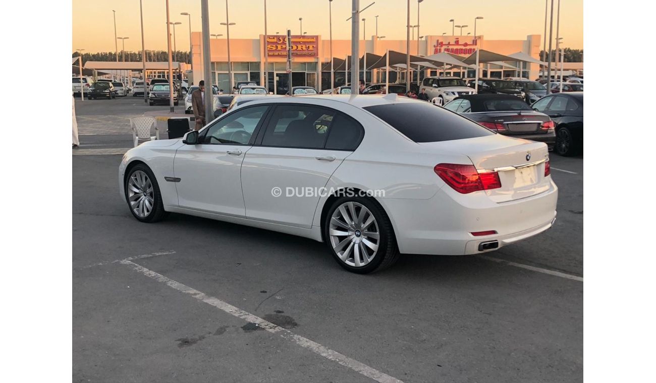 BMW 750Li Bmw 750 model2010 GCC car prefect condition full option low mileage sun roof leather seats back came