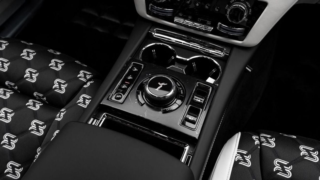 رولز رويس جوست Black Badge - 2026 - GCC - Under Warranty and Service Contract