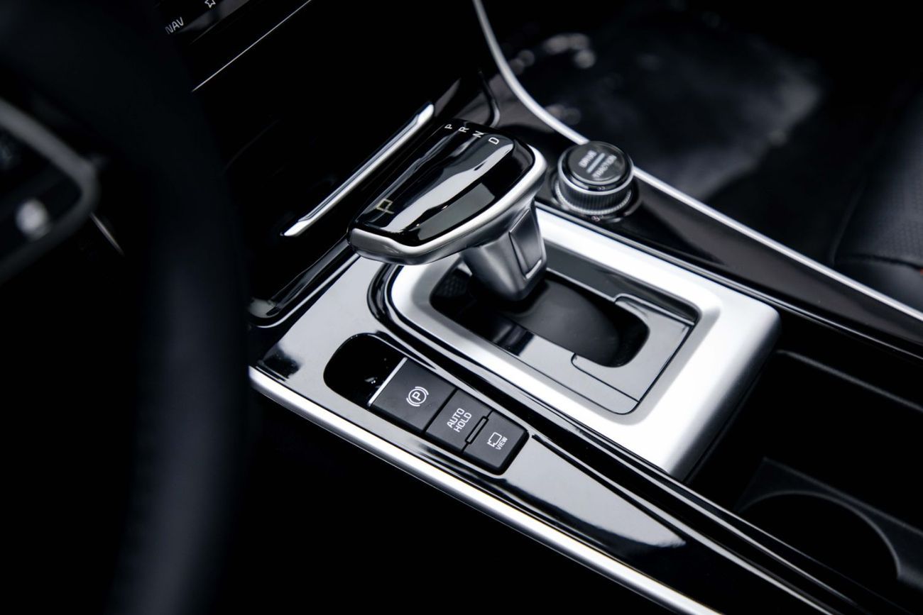 كيا سيلتوس Premium 1.5L - White & Black Inside Black | Export Only