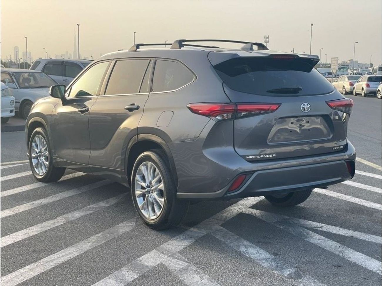 تويوتا هايلاندر 2021 Toyota Highlander Limited Edition 3.5L With multiple Driving Mode - Front & Back With Radar / E