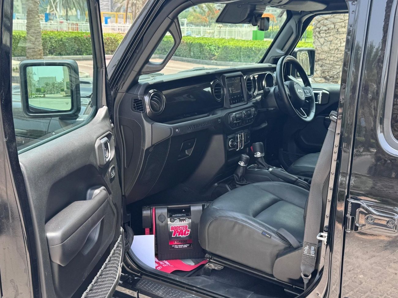 Jeep Wrangler Jeep Wrangler Unlimited, right-hand drive, 3.6L V6 petrol engine, automatic transmission, 4WD, remov