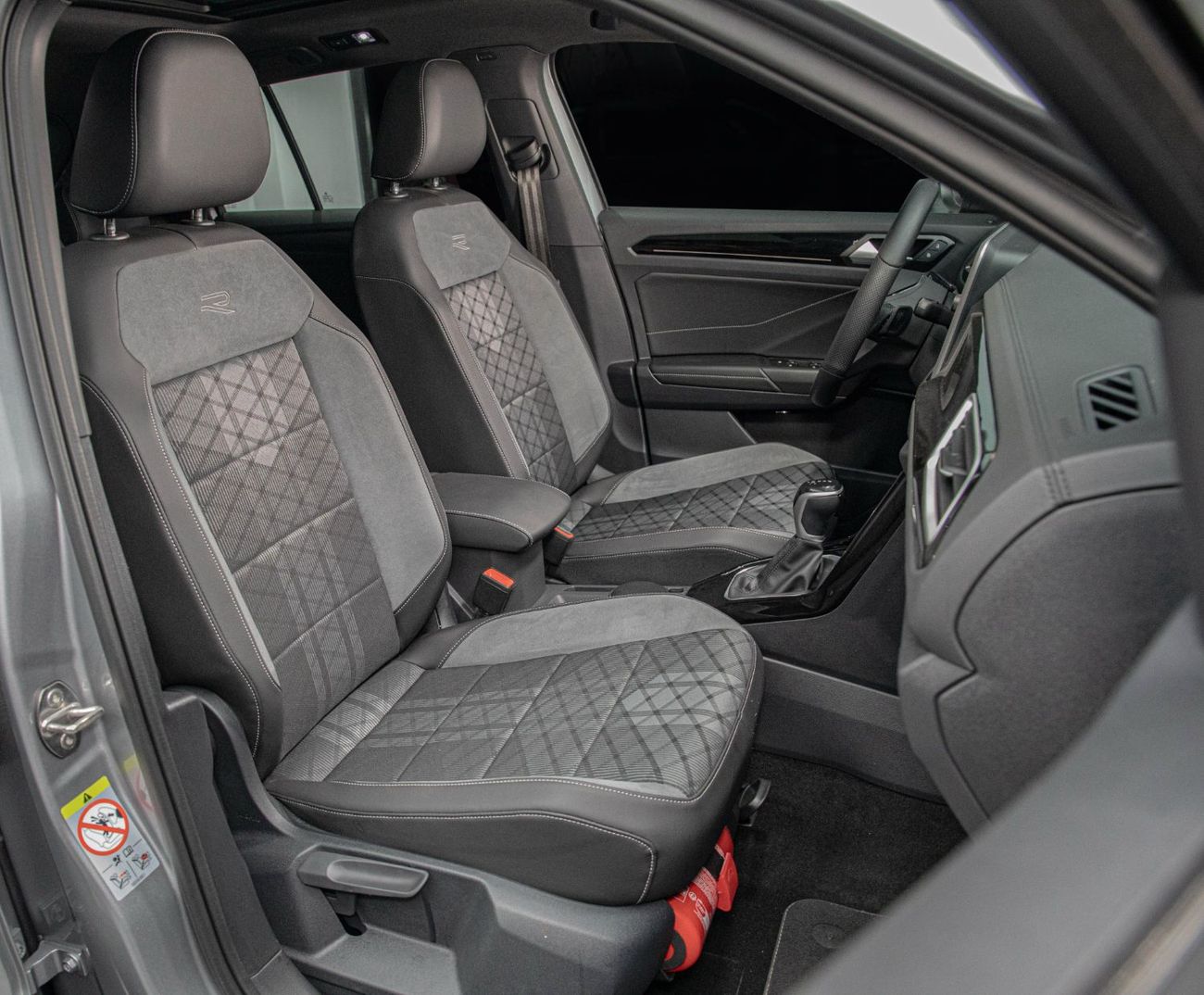 Volkswagen T ROC R-line 1.4L 1,450x60 • 20% DP • VW T-Roc R- Line 1.4 150 BHP • VW Warranty/Service • GCC