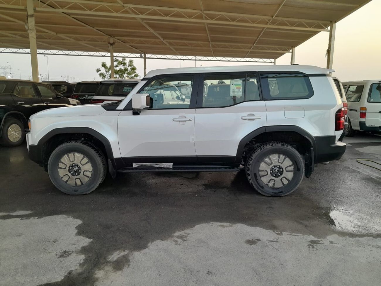 تويوتا برادو 2.8L LIMITED 4X4 (DIESEL)