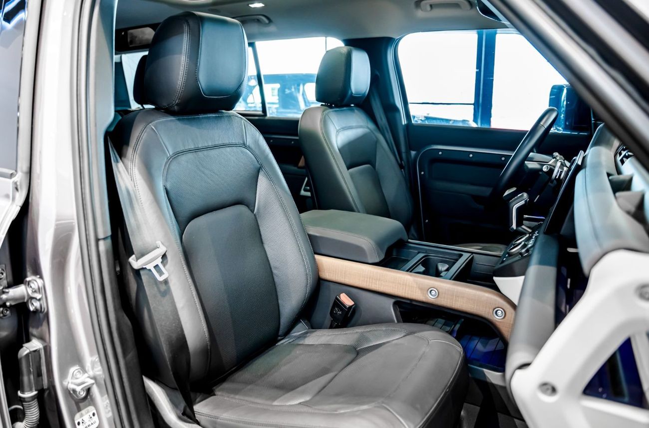 Land Rover Defender 2023 Land Rover Defender 110 P300 SE, 2028 Land Rover Warranty + Service Contract, Low KMs, GCC