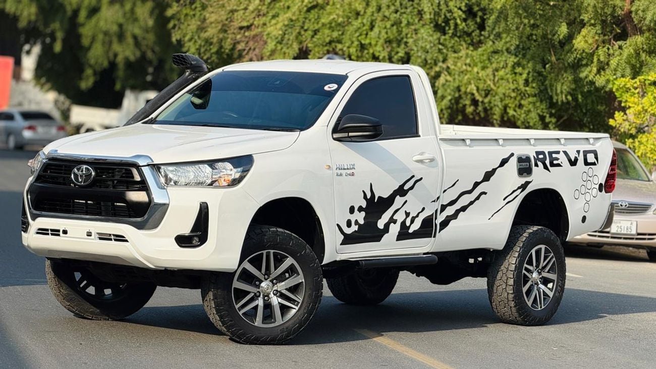 Toyota Hilux SINGLE CABIN | MANUAL TRANSMISSION | LEATHER SEATS | 4WD | 2023