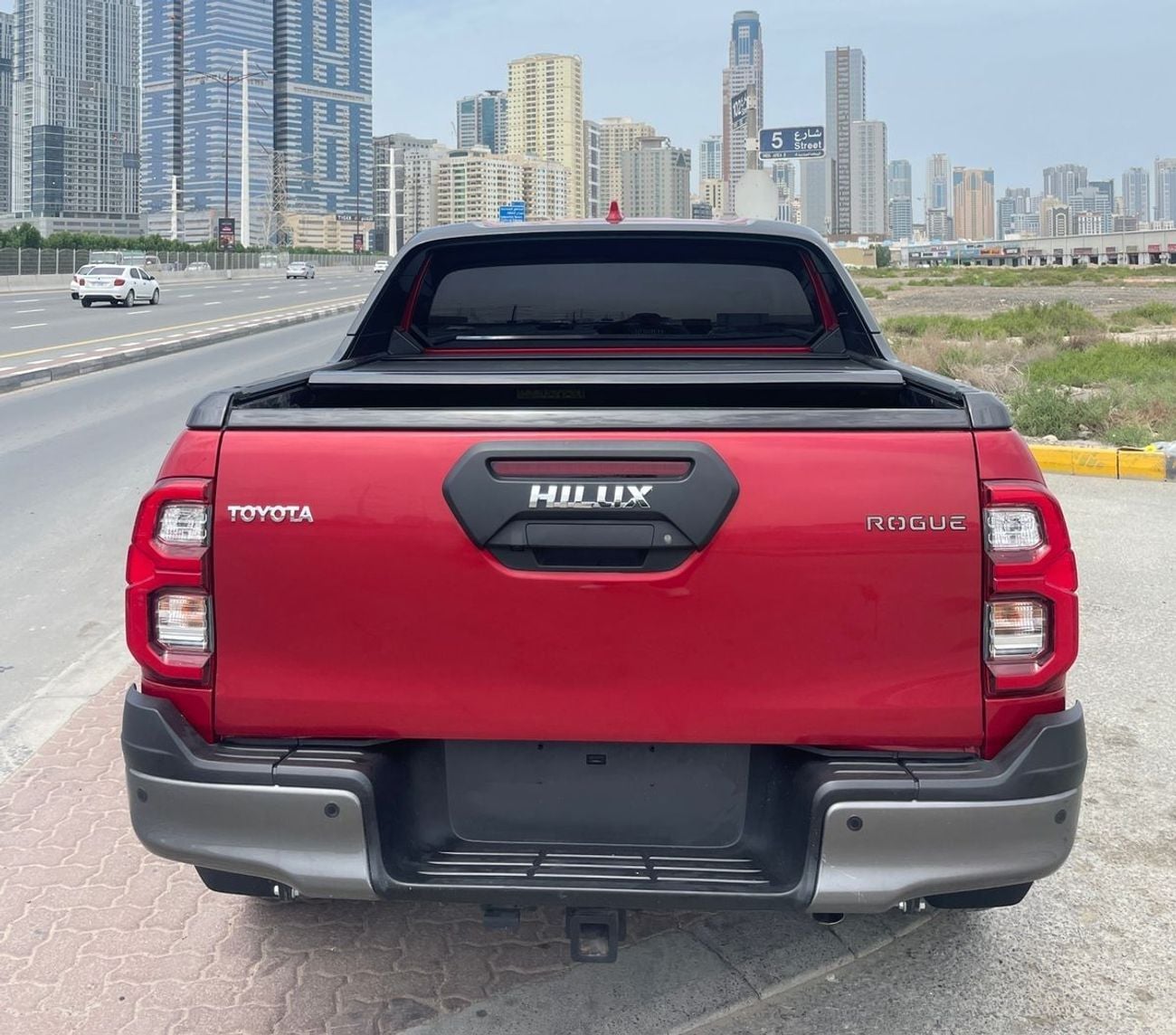 Toyota Hilux diesel engine ,2.8 liter ,Automatic gear ,year model 2024 ,right hand drive ,only for export availab