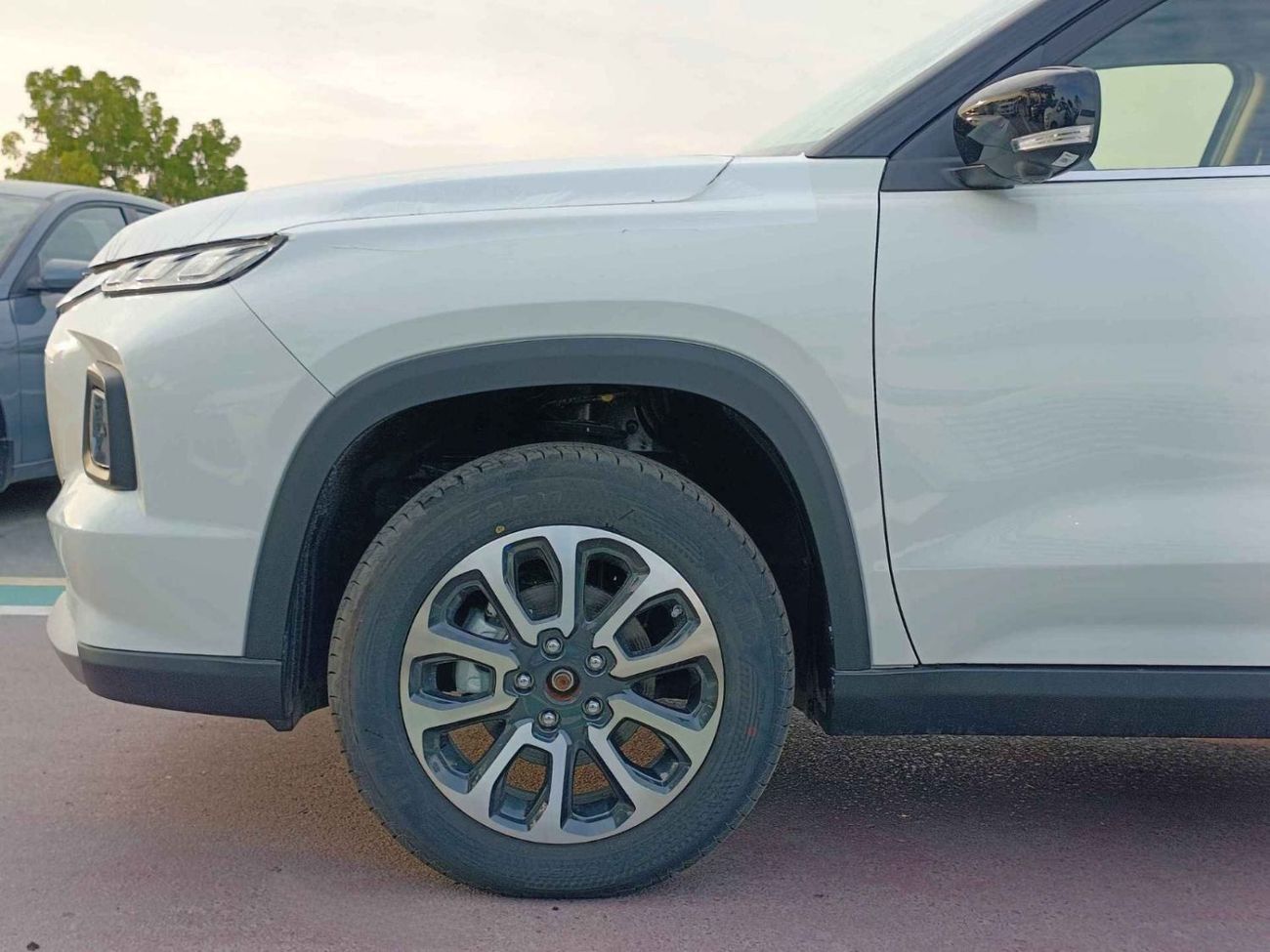 Suzuki Grand Vitara GLX / HYBRID / DOUBLE TONE / 1.5L V4 / "9" DISPLAY / 360* CAMERA / HEADUP DISPLAY (CODE # GVHB4X2F)