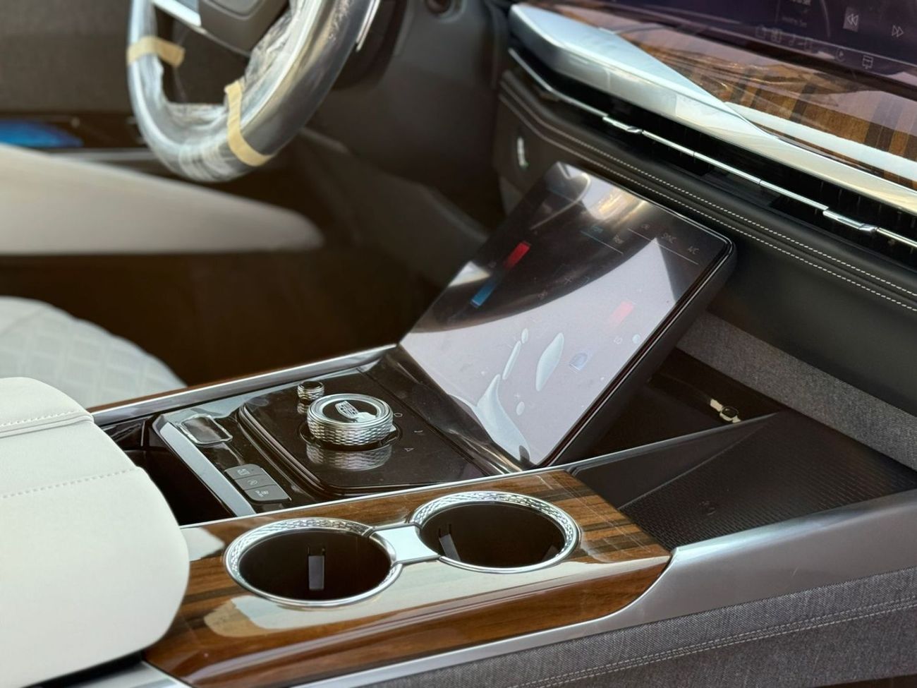 Cadillac Escalade Sport Platinum 6.2L 4WD Cadillac Escalade V8 6.2 L SUV AWD 4 Doors